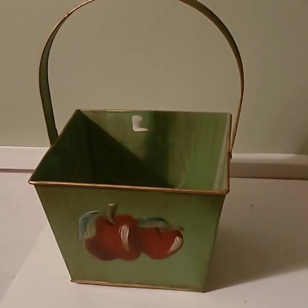 Metal Apple Basket